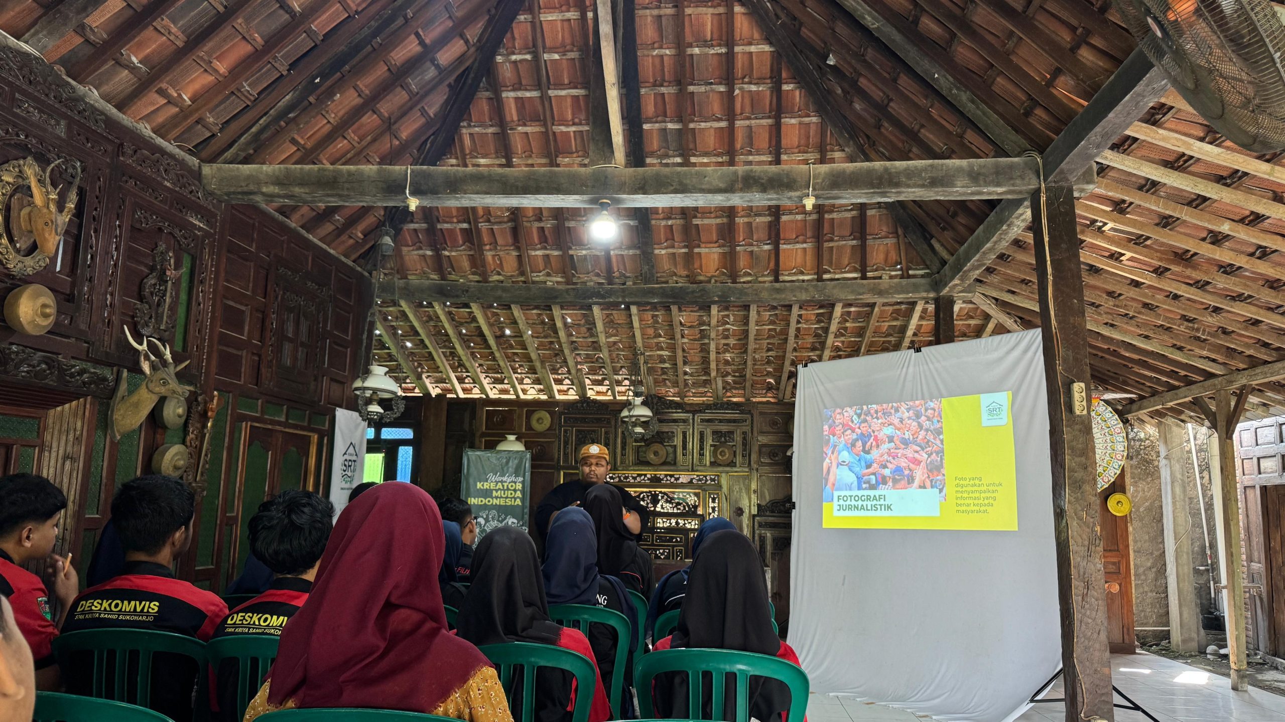 Workshop Kreator Muda Indonesia: Mendorong Generasi Muda Menjadi Kreator yang Kreatif dan Produktif